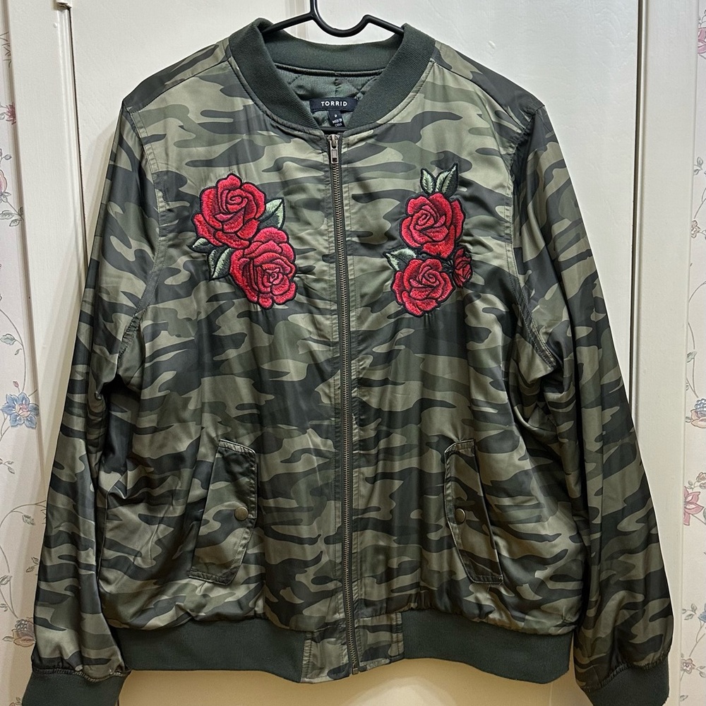 Torrid Women's Camouflage Bomber Jacket with Red Rose Embroidery SZ 2